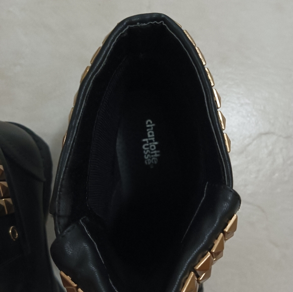 Boots - Picture 4 of 5